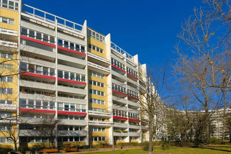 4-Zimmer-Wohnung in Friedrichshain mit WBS 160/180/220 oder entsprechendes Einkommen — photo 1